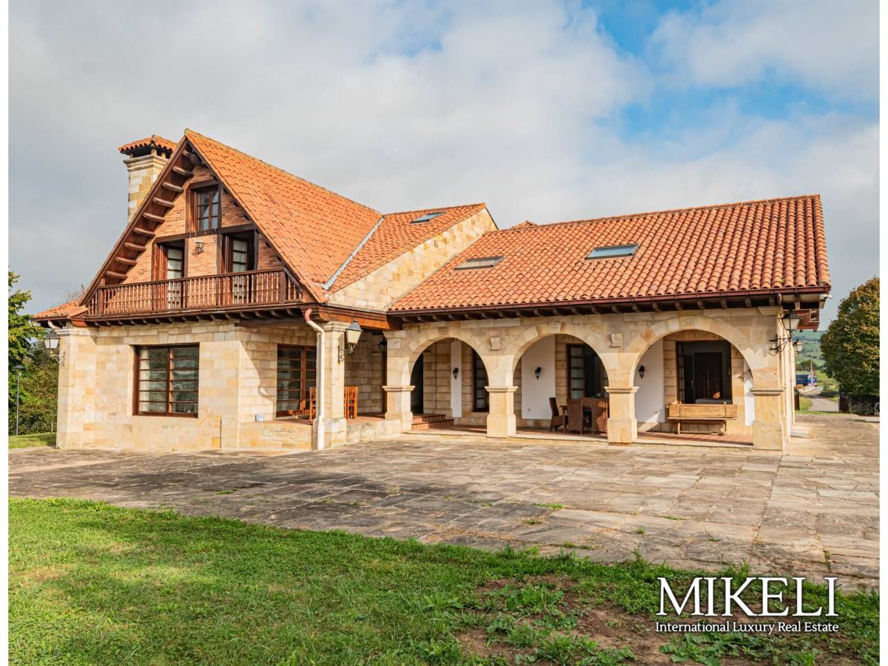 Exterior view of House or chalet for sale in Santillana del Mar  with Heating, Private garden and Parquet flooring