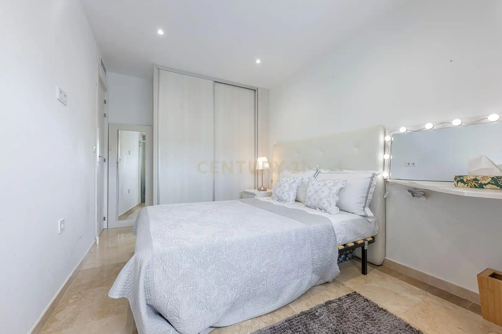 Habitación de Apartamento en venta en Marbella con Aire acondicionado, Trastero y Balcón