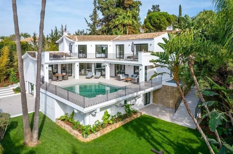 Vista exterior de Casa o chalet en venta en Estepona con Aire acondicionado, Calefacción y Jardín privado