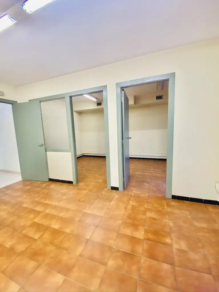 Büro zum Verkauf in Girona mit Klimaanlage und Heizung