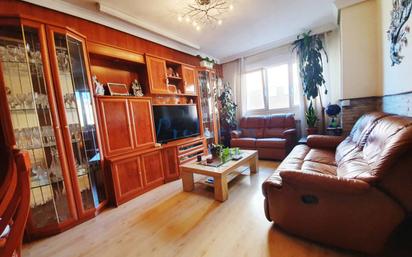 Living room of Flat for sale in Fuenlabrada  with Air Conditioner, Terrace and Swimming Pool