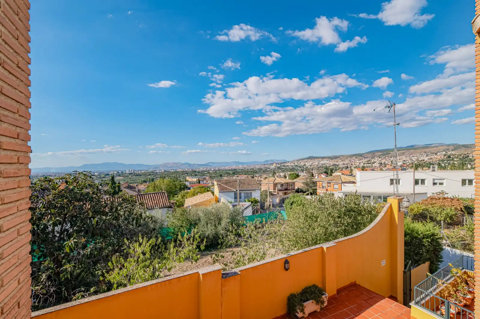 Vista exterior de Casa o chalet en venta en Cájar con Aire acondicionado, Terraza y Amueblado