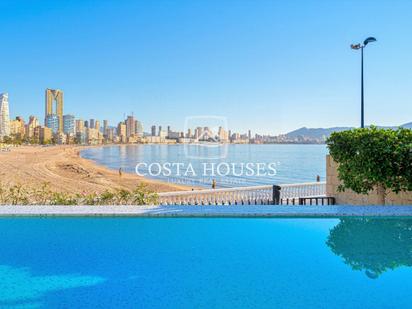 Vista exterior de Planta baixa en venda en Benidorm amb Aire condicionat, Calefacció i Jardí privat
