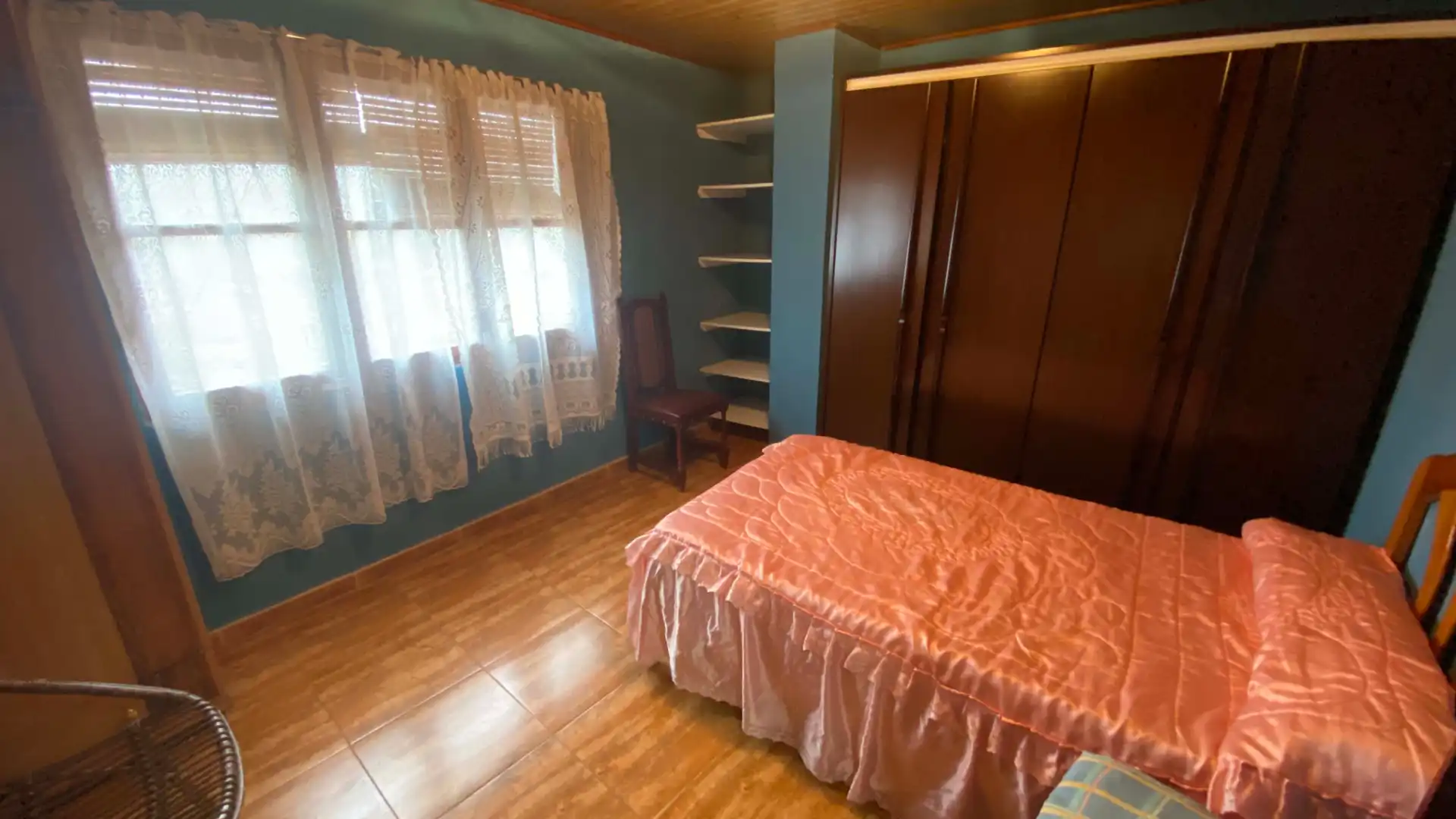 Habitación de Casa o chalet en venta en San Martín del Rey Aurelio con Jardín privado, Trastero y Amueblado