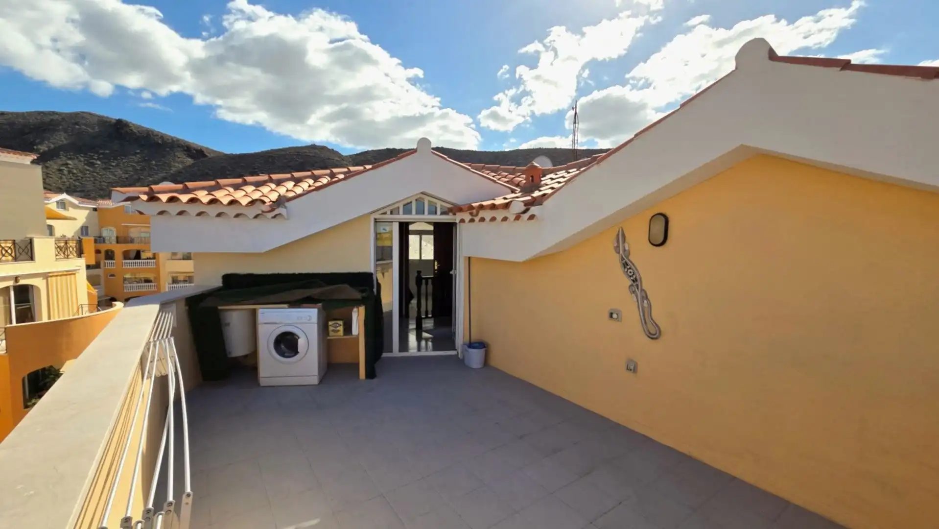 Vista exterior de Dúplex en venda en Arona amb Terrassa i Piscina comunitària