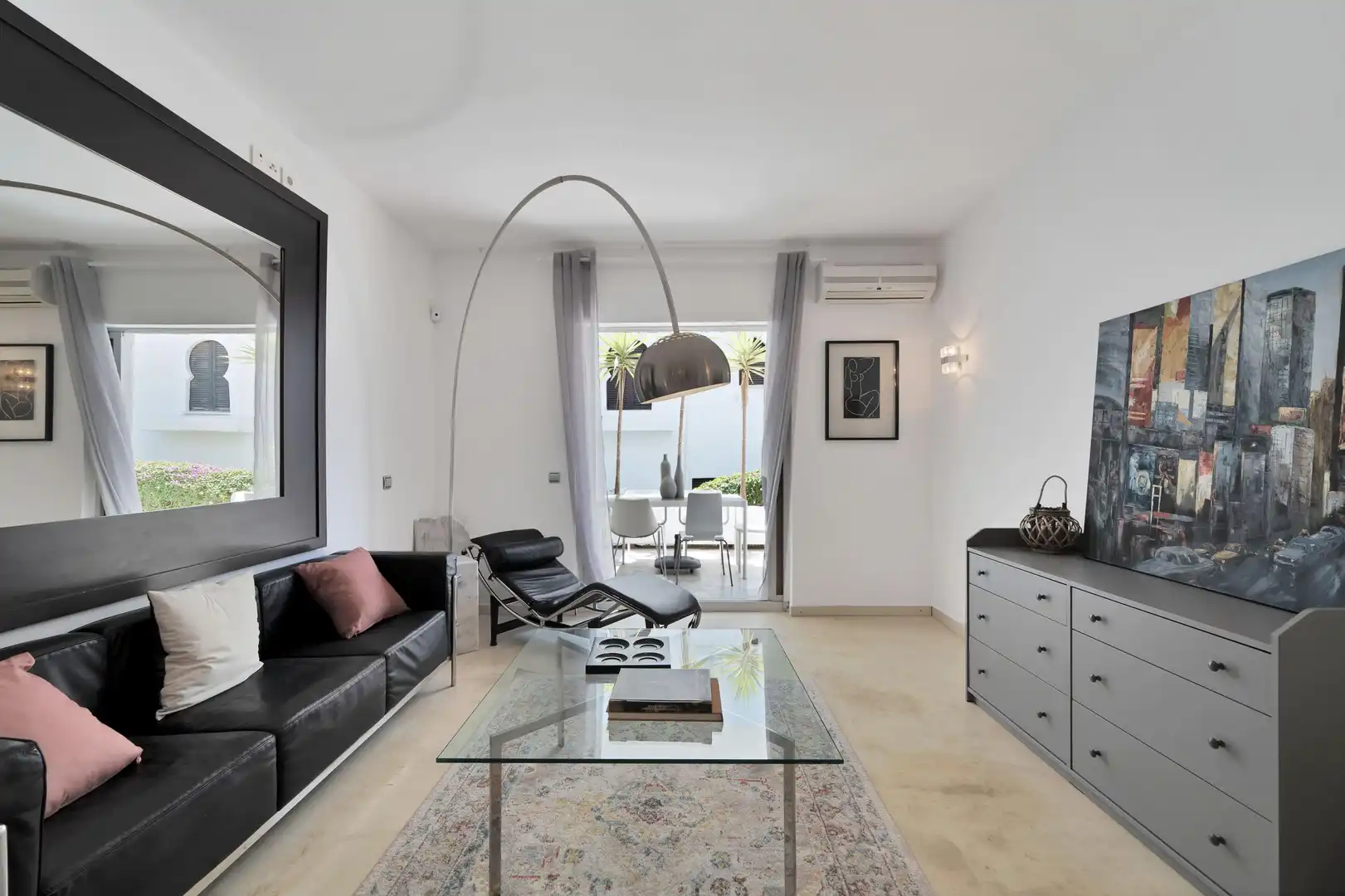 Sala d'estar de Dúplex de lloguer en Marbella amb Calefacció, Jardí privat i Moblat