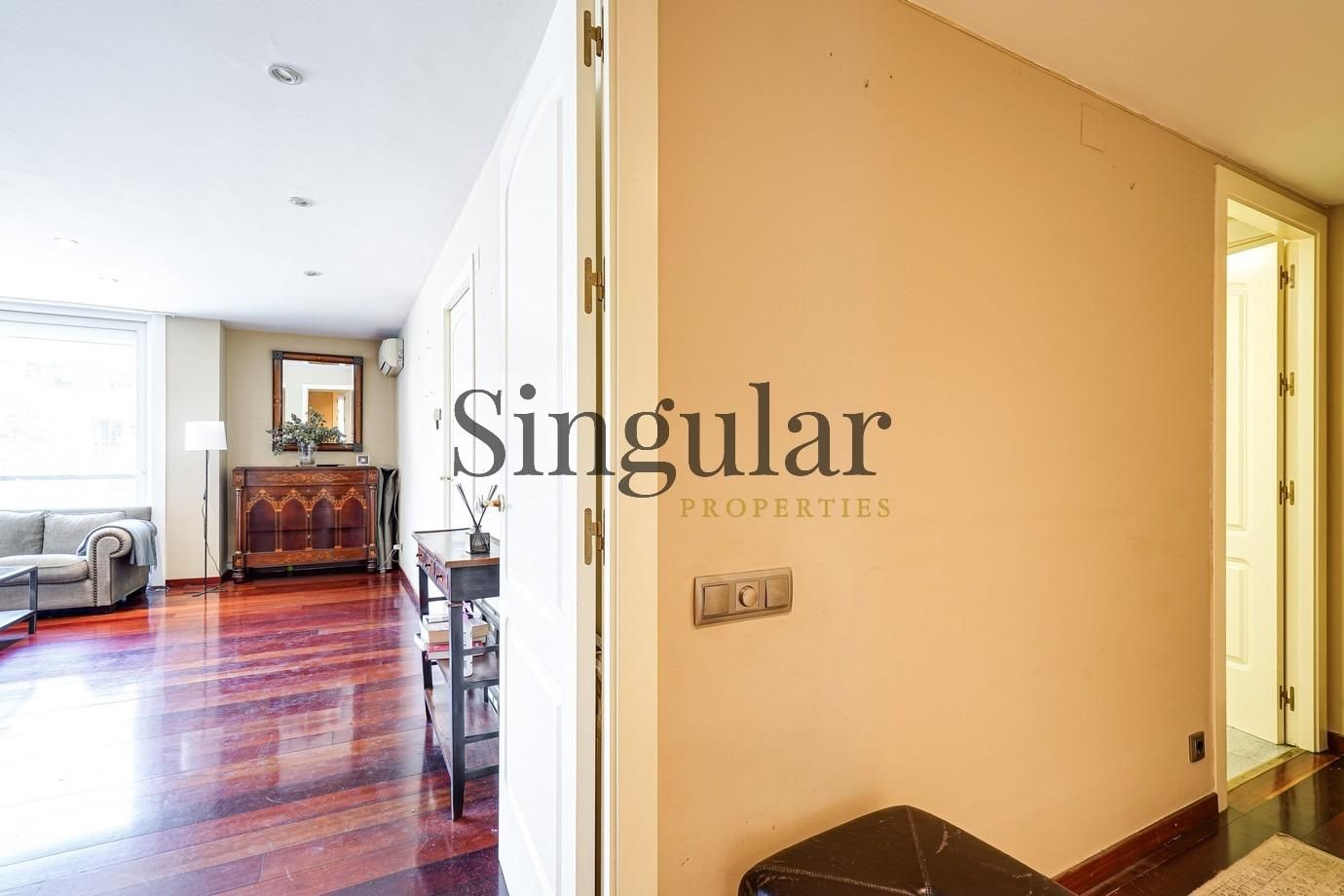 Bedroom of Flat for sale in  Barcelona Capital  with Air Conditioner and Balcony