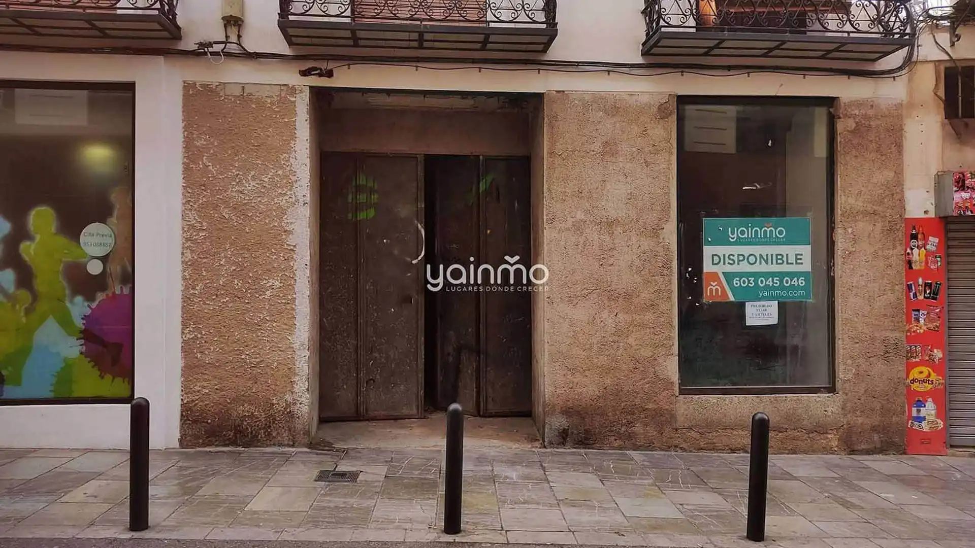 Vista exterior de Local en venta en  Jaén Capital