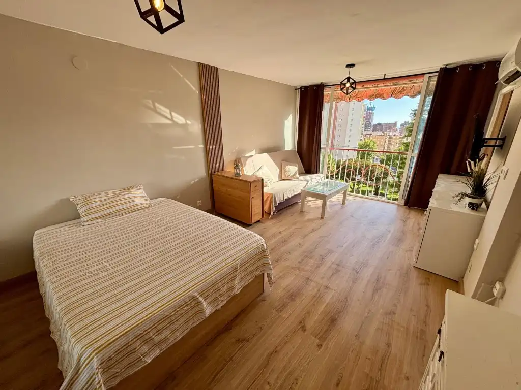 Study for rent in Avenida Paris, Rincón Alto