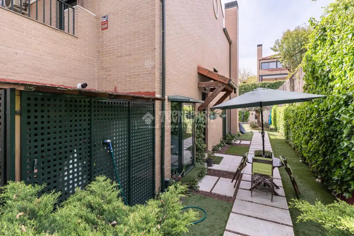 Jardín de Casa adosada en venta en Paracuellos de Jarama con Aire acondicionado, Calefacción y Jardín privado