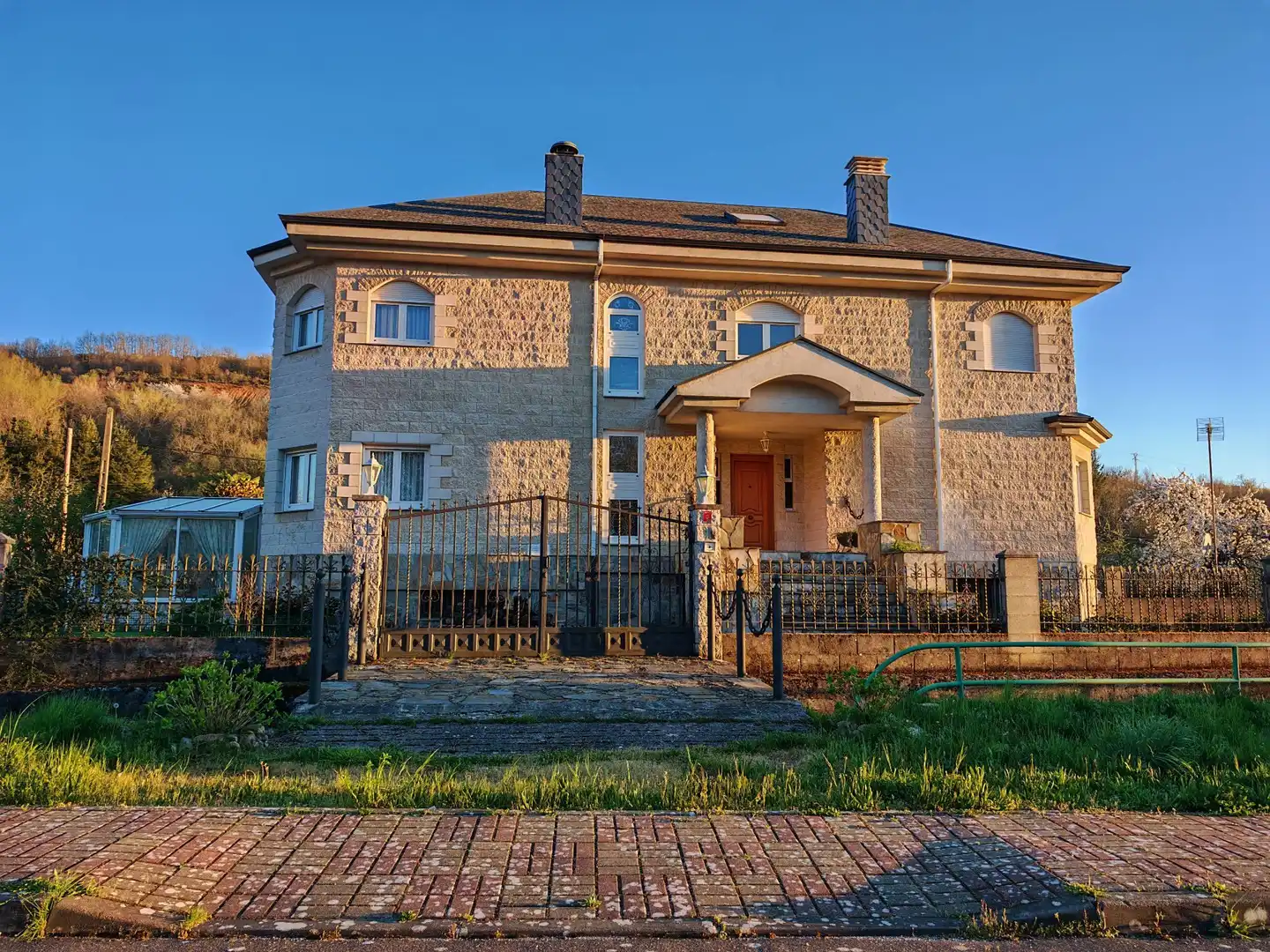 Exterior view of Houses for sale in Torre del Bierzo  with Air Conditioner, Heating and Private garden