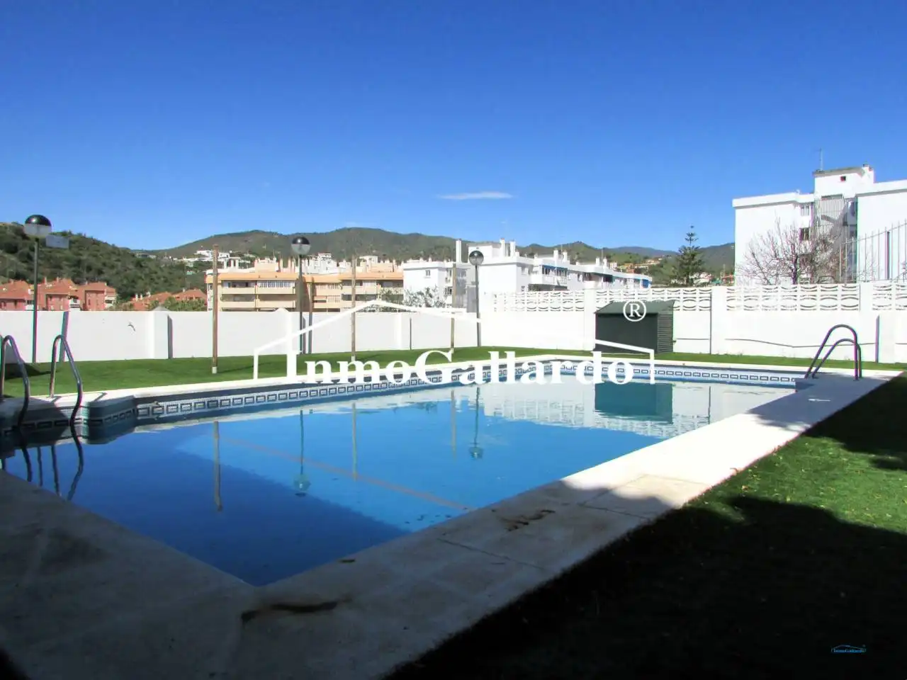 Piscina de Casa adosada en venda en Rincón de la Victoria amb Jardí privat, Terrassa i Piscina comunitària