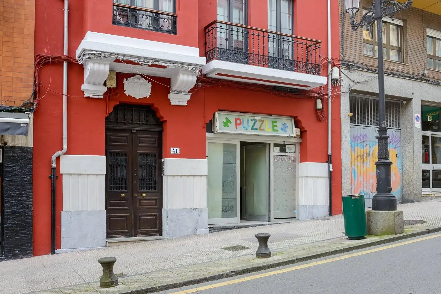 Vista exterior de Local de lloguer en Oviedo 