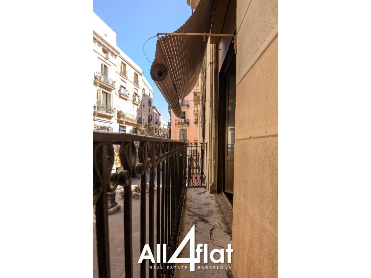Exterior view of Flat for sale in  Barcelona Capital  with Balcony