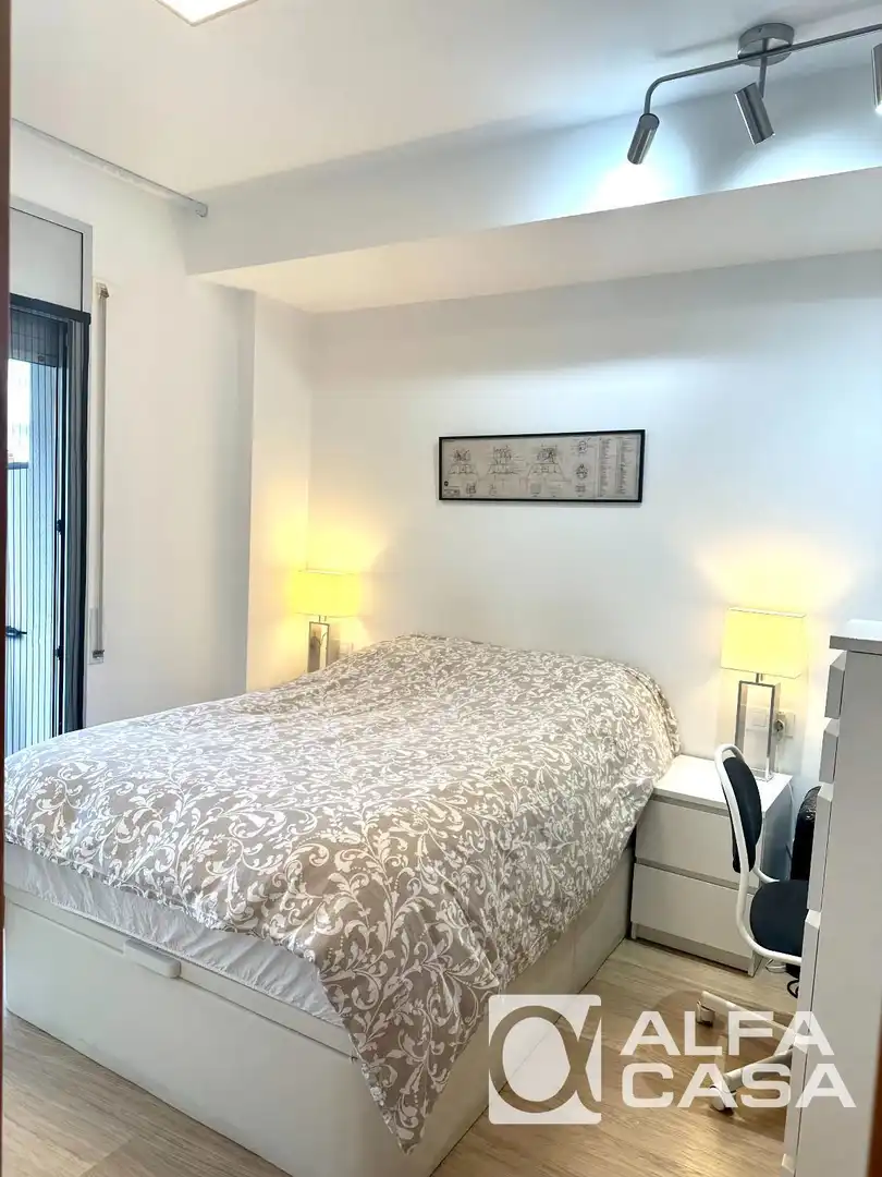 Bedroom of Flat for sale in Girona  with Air Conditioner, Heating and Terrace