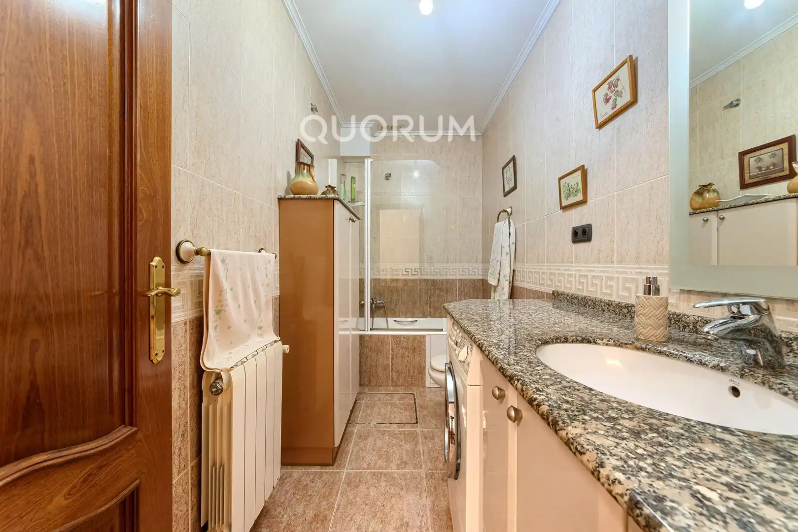Baño de Casa adosada en venta en Basauri  con Calefacción, Jardín privado y Terraza