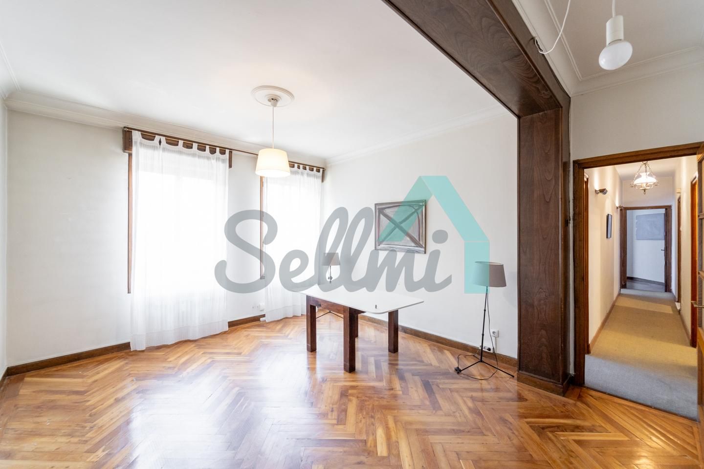 Sala d'estar de Pis de lloguer en Oviedo  amb Calefacció, Parquet i Moblat