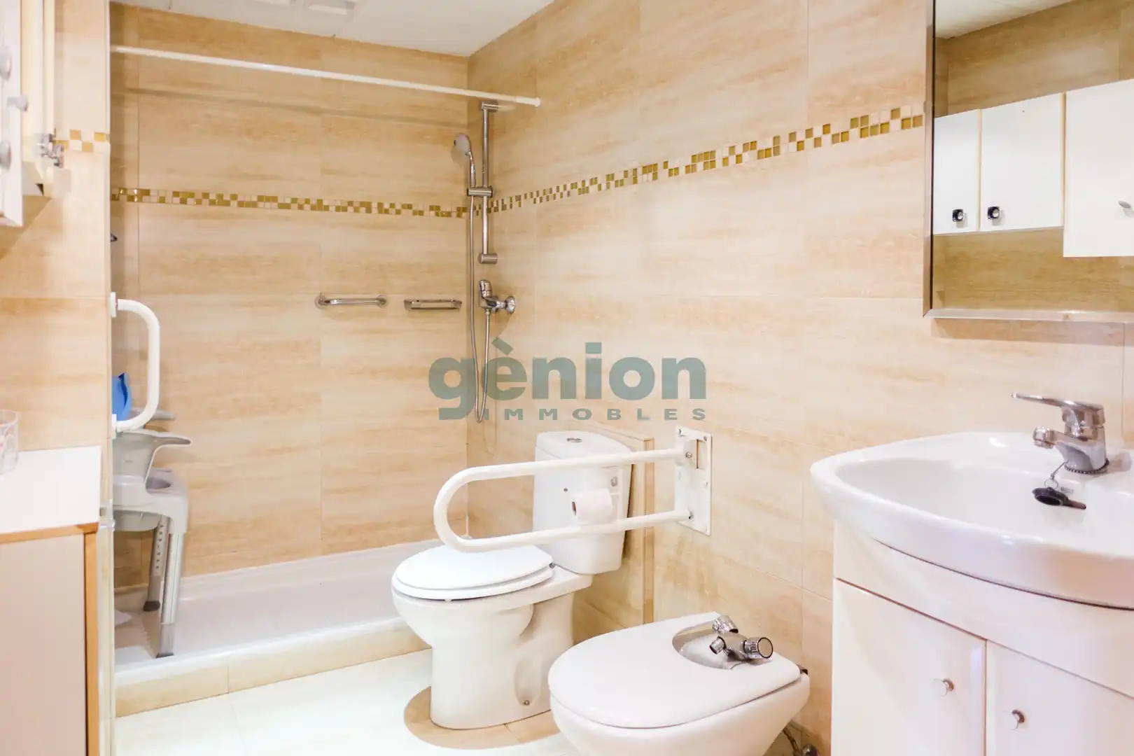 Baño de Piso en venta en Girona con Aire acondicionado, Calefacción y Terraza