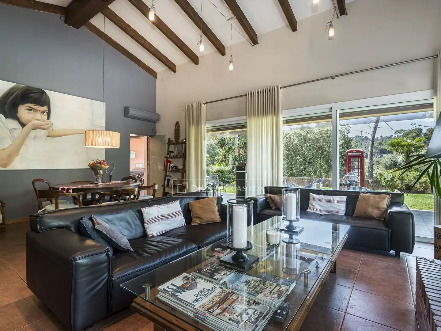 Sala d'estar de Casa o xalet en venda en Sant Cugat del Vallès amb Aire condicionat, Calefacció i Jardí privat