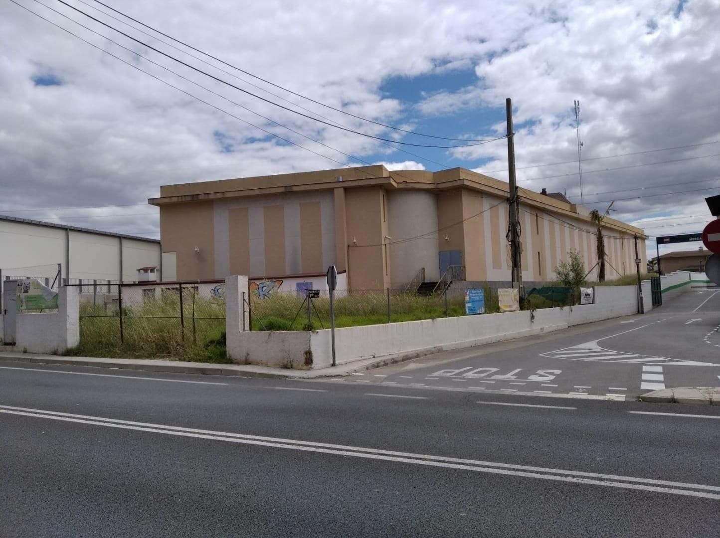 Vista exterior de Edifici en venda en L'Eliana