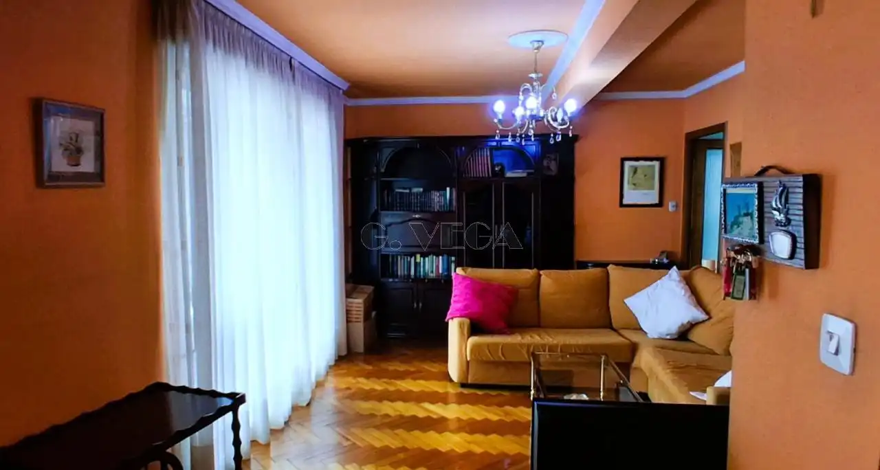 Sala de estar de Piso en venta en Vigo  con Calefacción y Parquet