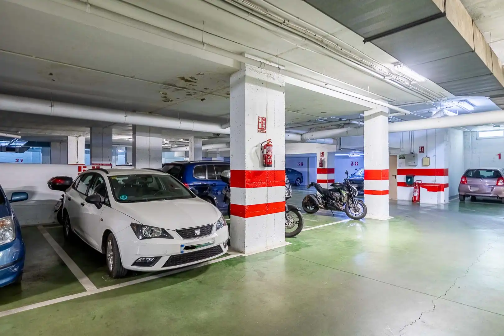 Parking of Flat for sale in Sevilla  with Air Conditioner, Heating and Storage room