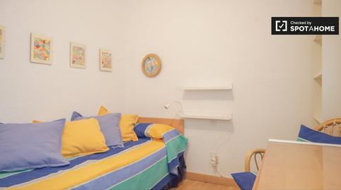 Photo 3 of Flat to share in Apóstol Santiago,  Madrid Capital