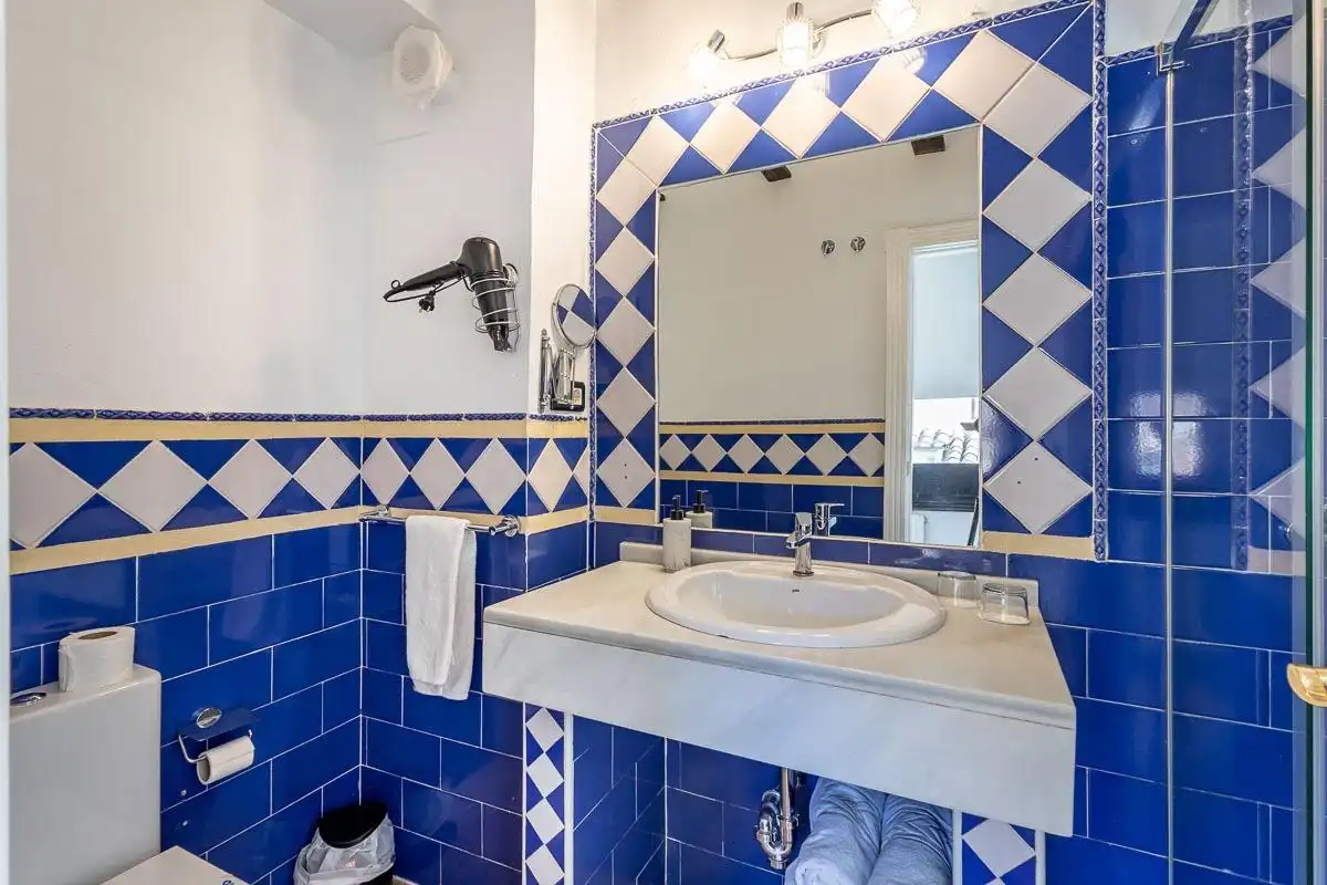Badezimmer von Gebäude zur Miete in Granada
