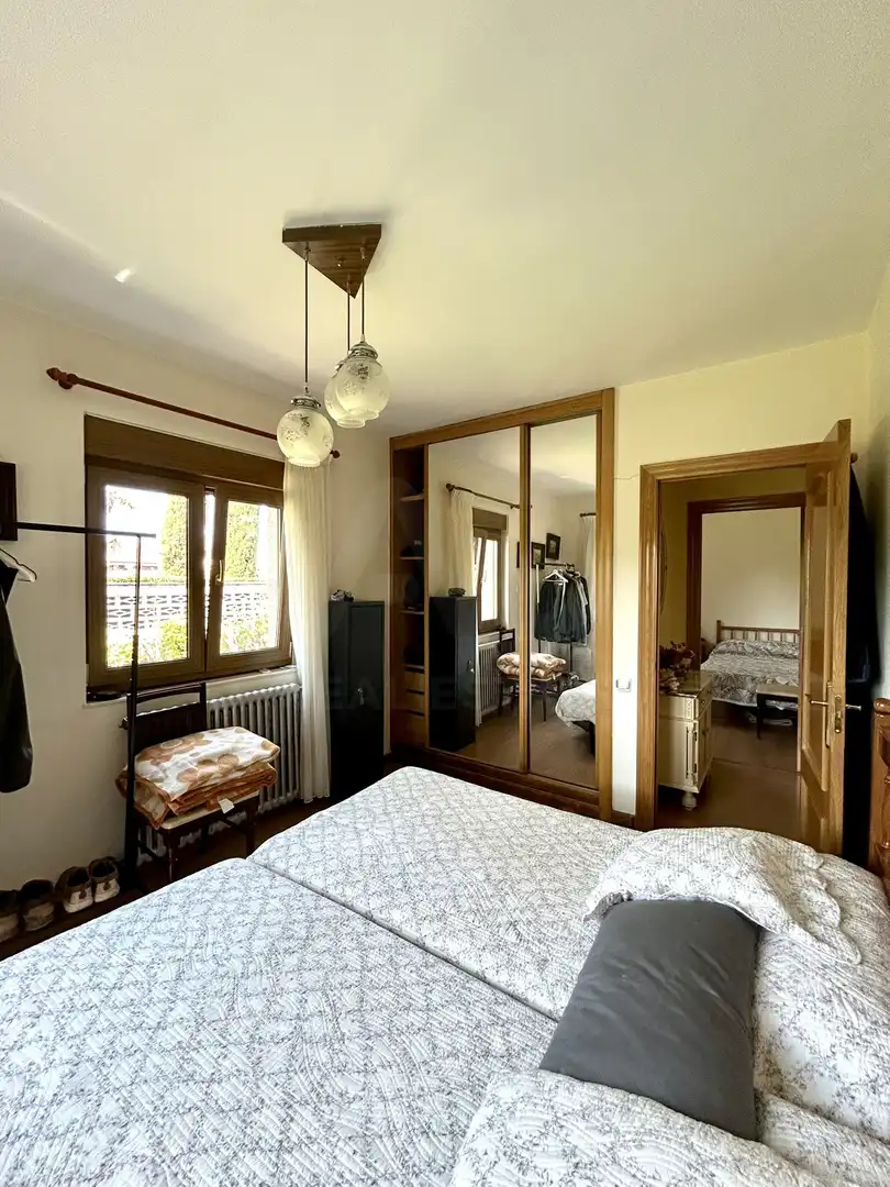 Habitación de Casa o chalet en venta en Villadangos del Páramo con Calefacción, Terraza y Piscina