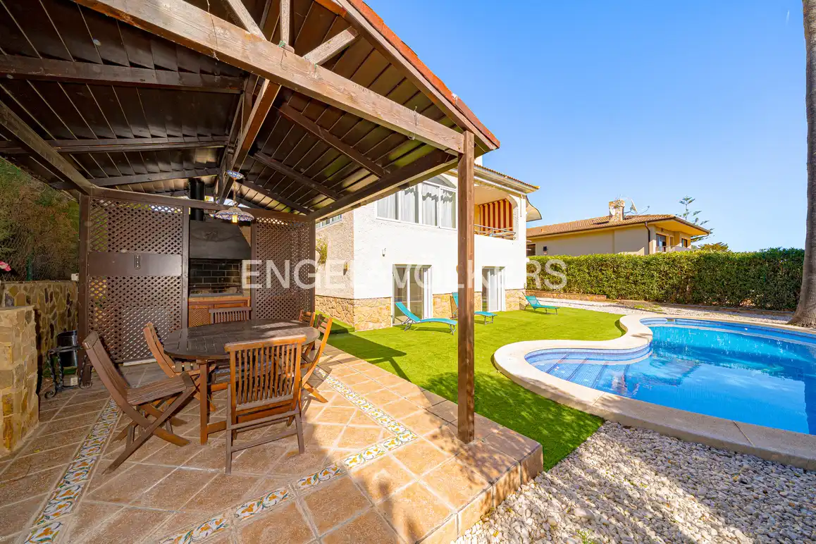 Terrassa de Casa o xalet en venda en La Nucia amb Aire condicionat, Jardí privat i Piscina