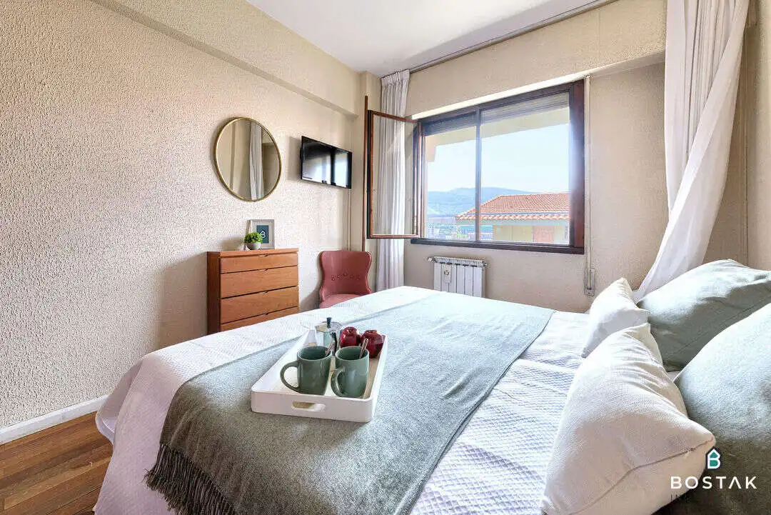 Schlafzimmer von Wohnung zum Verkauf in Bilbao  mit Heizung und Balkon