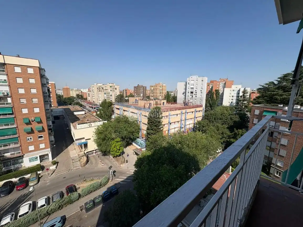 Außenansicht von Wohnung zum Verkauf in Madrid mit Heizung, Parkett und Terrasse