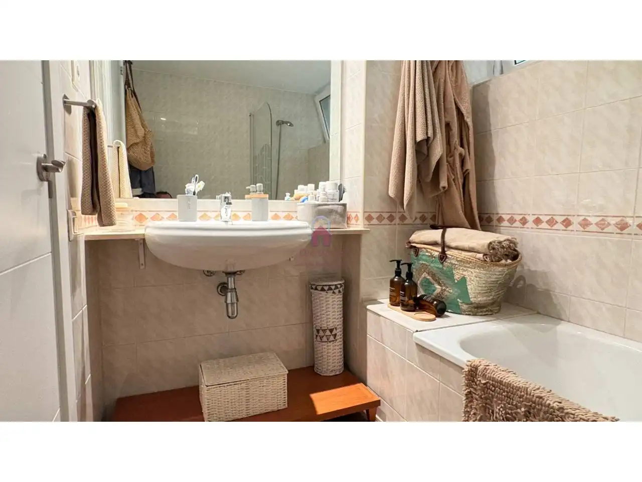 Bathroom of Flat for sale in Terrassa  with Air Conditioner, Heating and Storage room