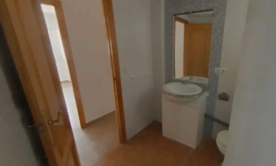 Baño de Piso en venta en Yátova con Balcón