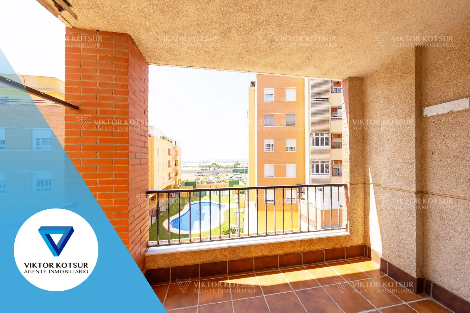 Terraza de Piso en venta en Roquetas de Mar con Aire acondicionado, Terraza y Amueblado