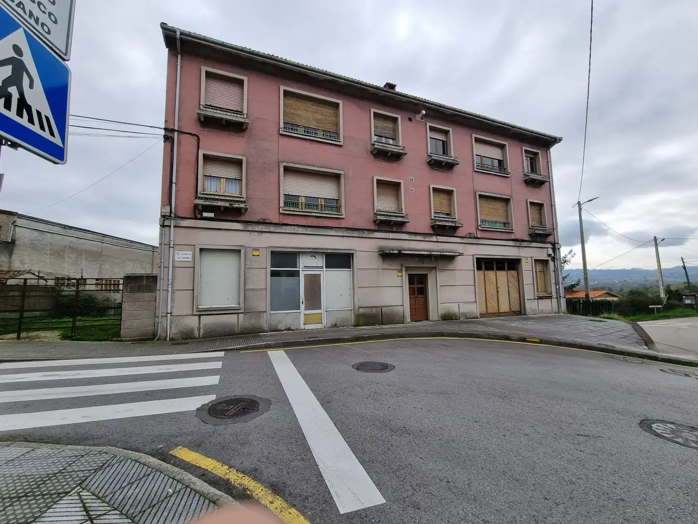 Vista exterior de Edificio en venta en Siero