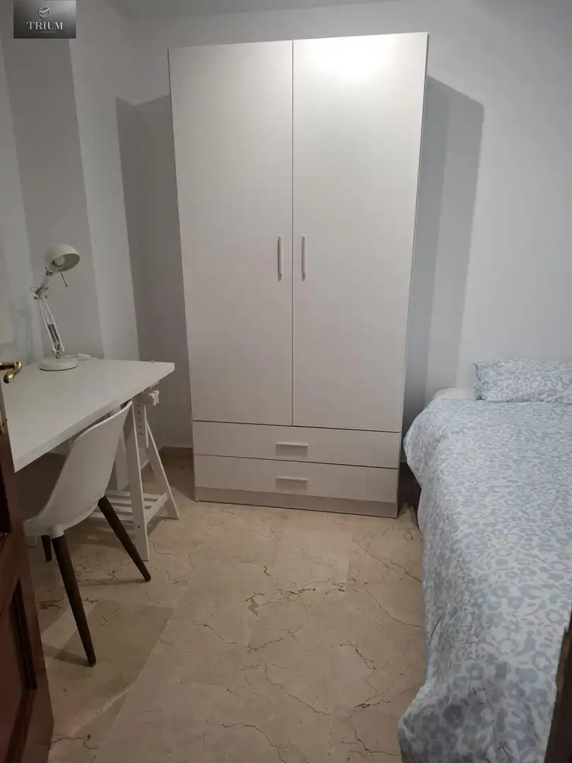 Dormitori de Apartament de lloguer en Granada amb Traster, Moblat i Balcó