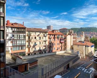 Vista exterior de Pis en venda en Bilbao  amb Terrassa i Balcó