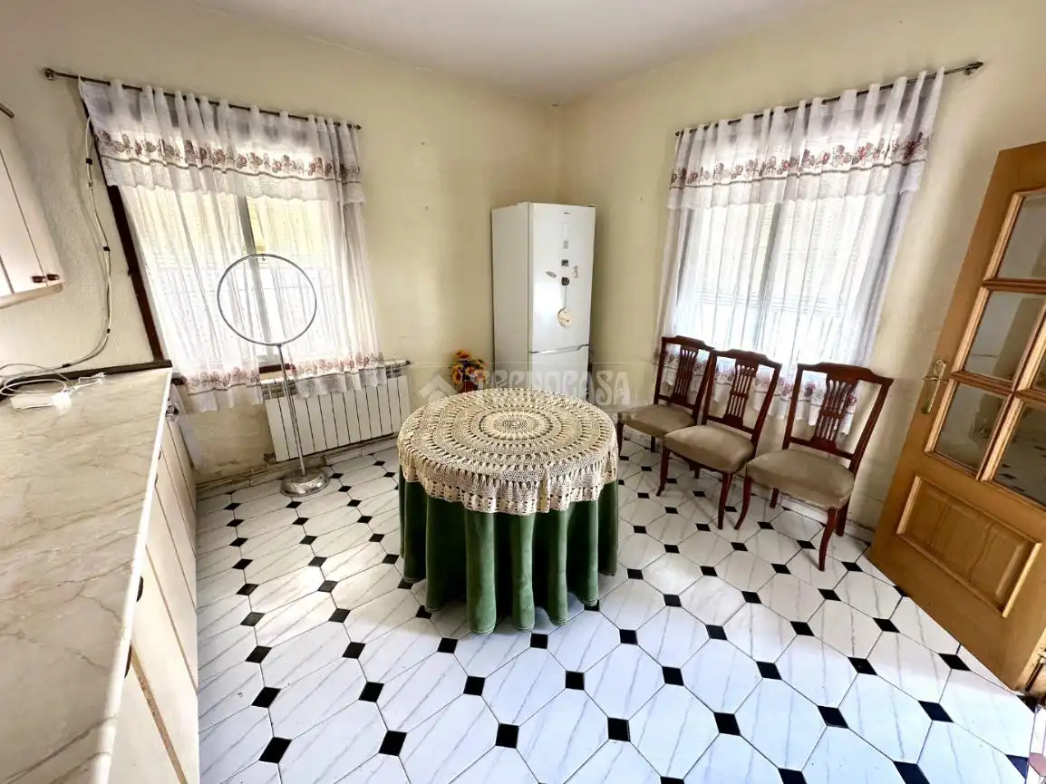 Dining room of Detached homes for sale in Marchamalo  with Heating