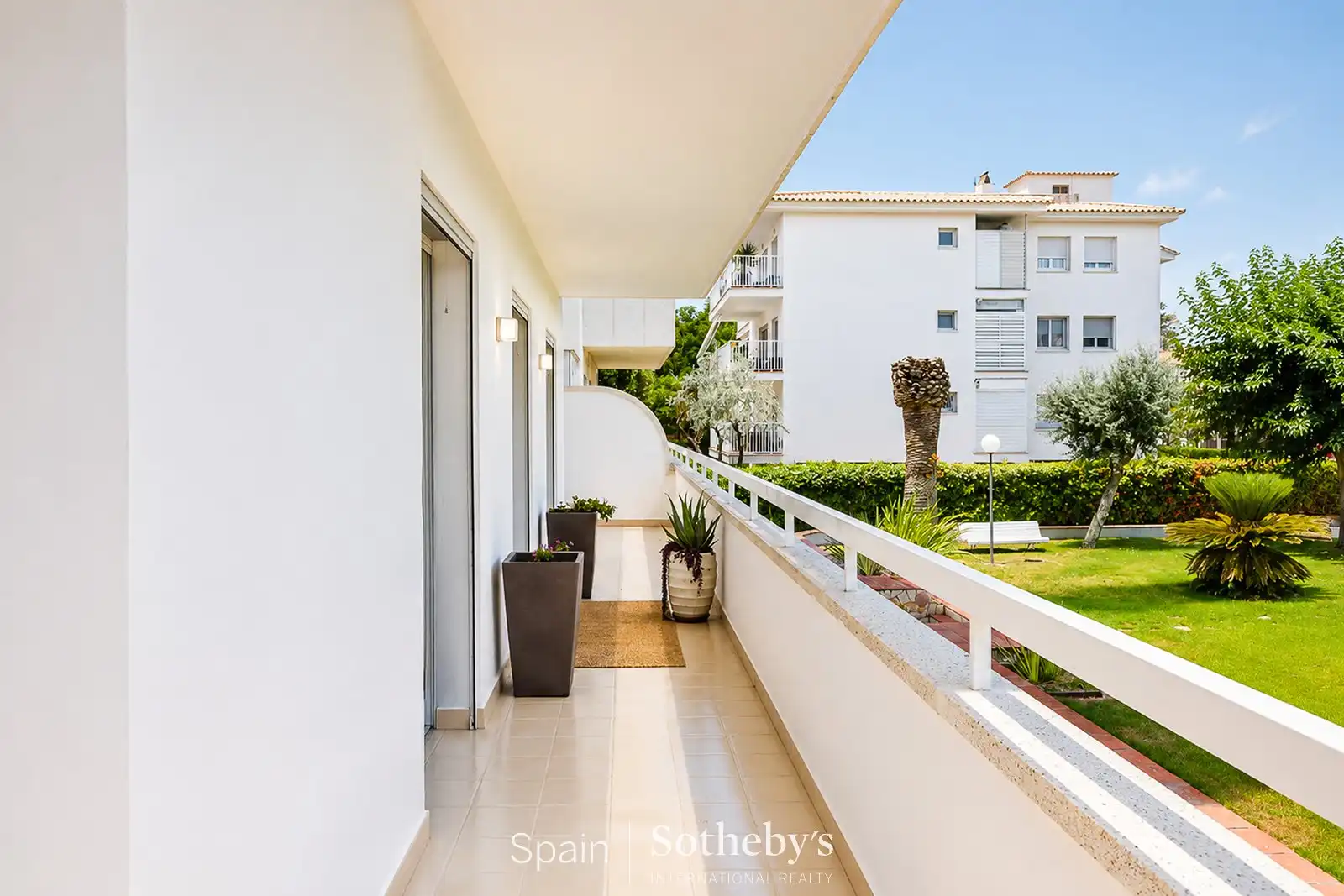 Terrasse von Wohnungen zum Verkauf in Sitges mit Klimaanlage, Heizung und Privatgarten