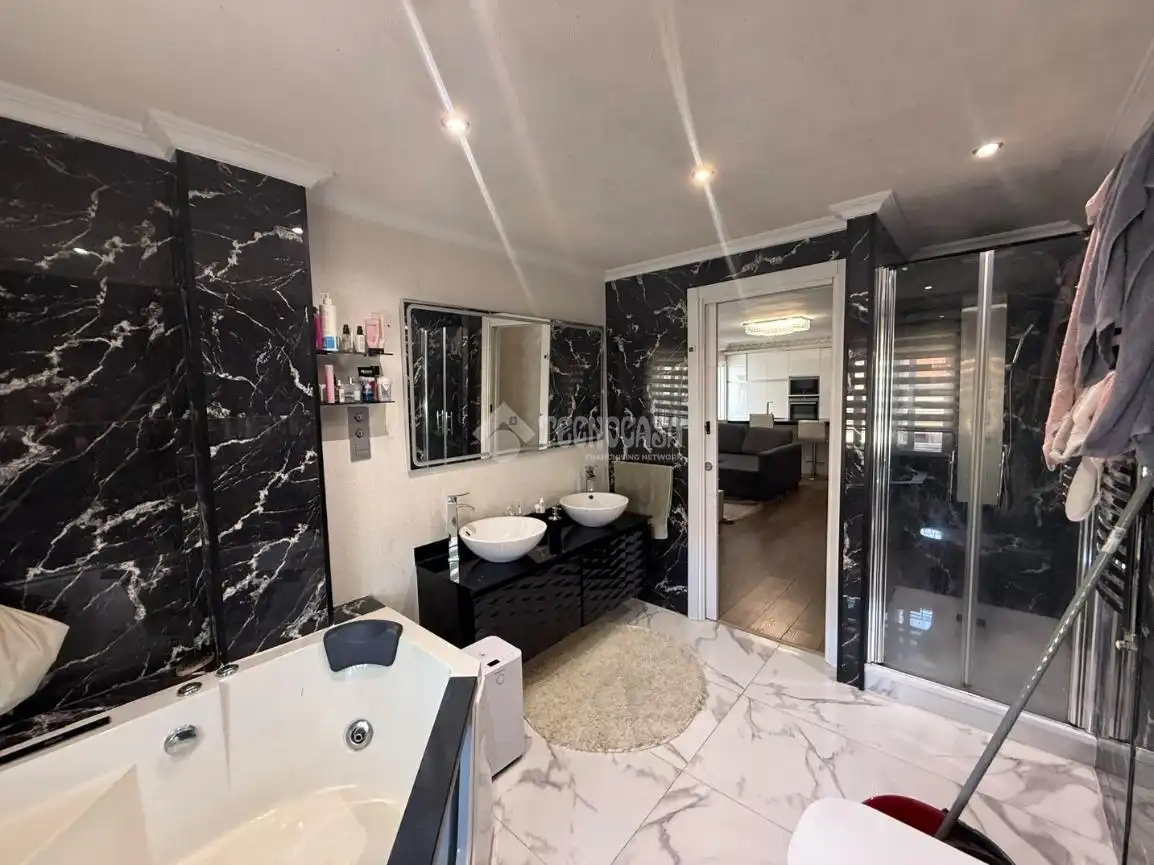 Bathroom of Flat for sale in Pintores - Ferial