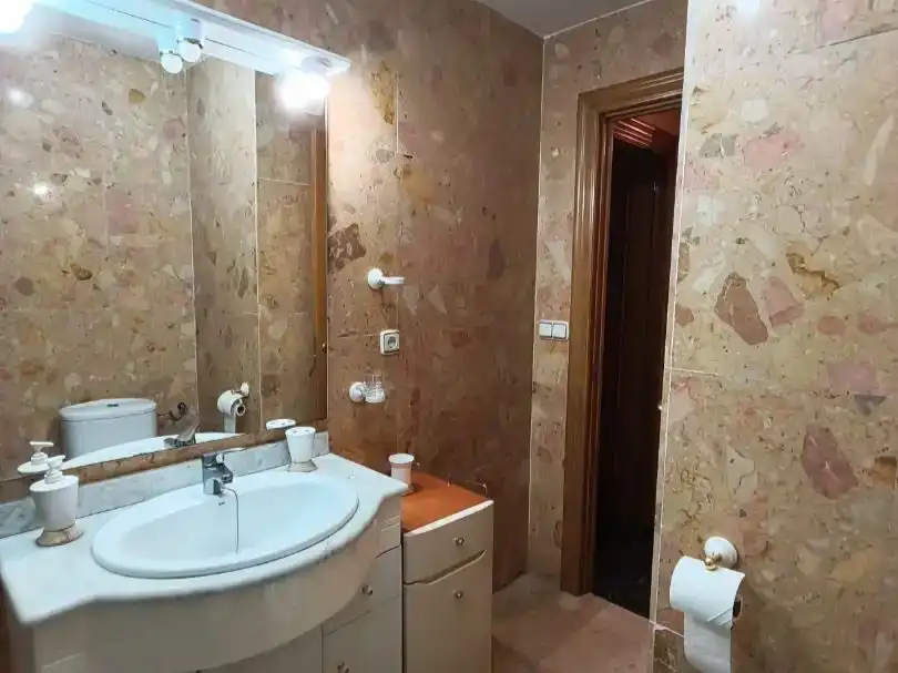 Badezimmer von Wohnung zum Verkauf in  Huelva Capital mit Balkon