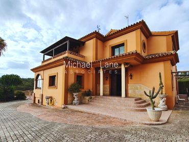 Villa con balcone in vendita a Costa Natura