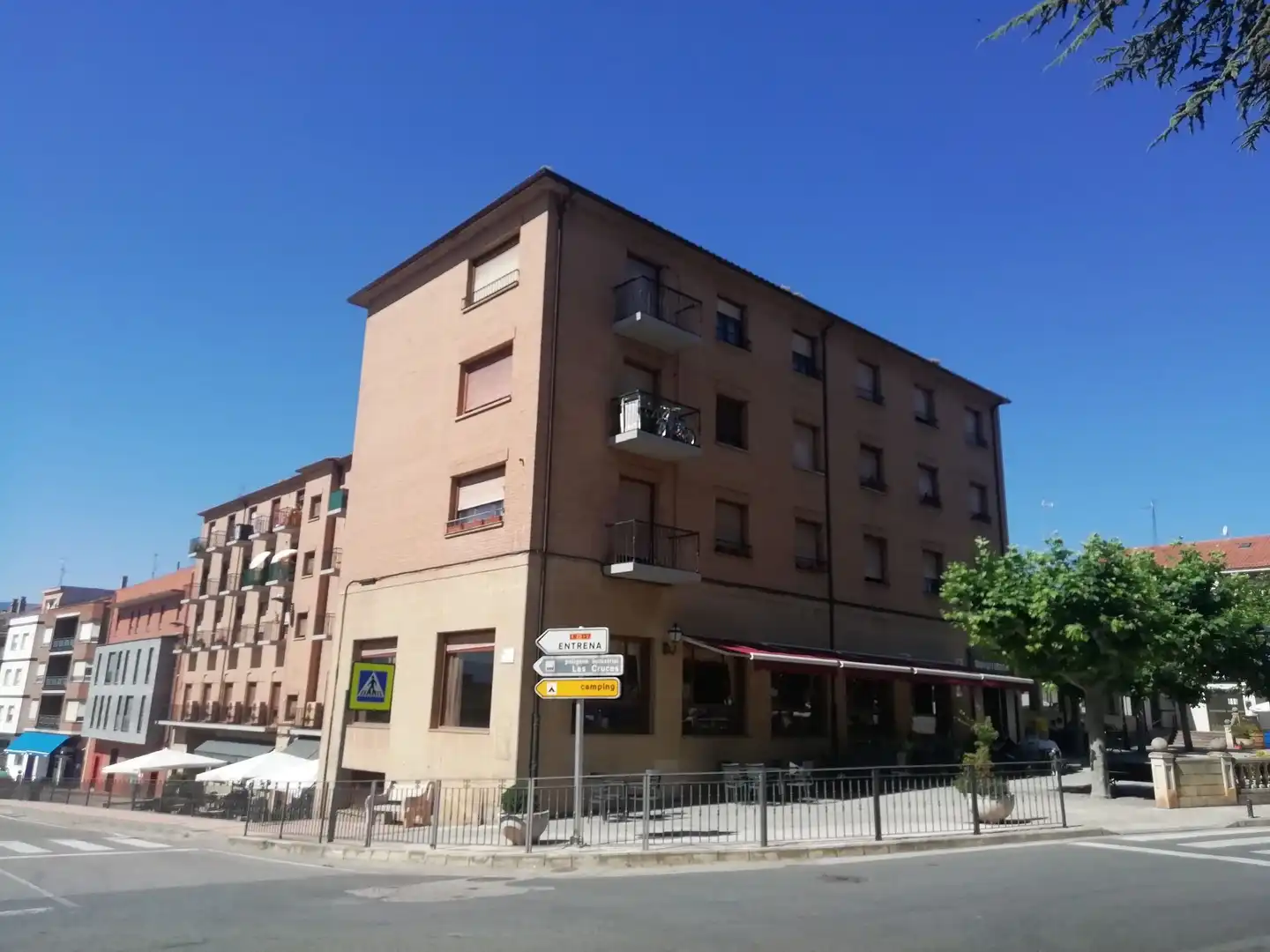 Vista exterior de Pis en venda en Navarrete amb Calefacció, Terrassa i Traster