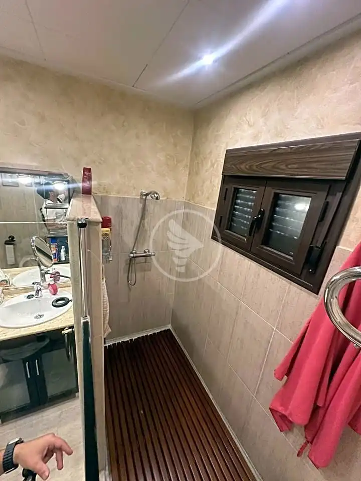 Bany de Casa o xalet en venda en Linares amb Aire condicionat, Calefacció i Jardí privat