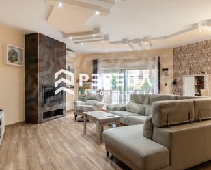 Sala d'estar de Casa adosada en venda en Vícar amb Aire condicionat i Terrassa