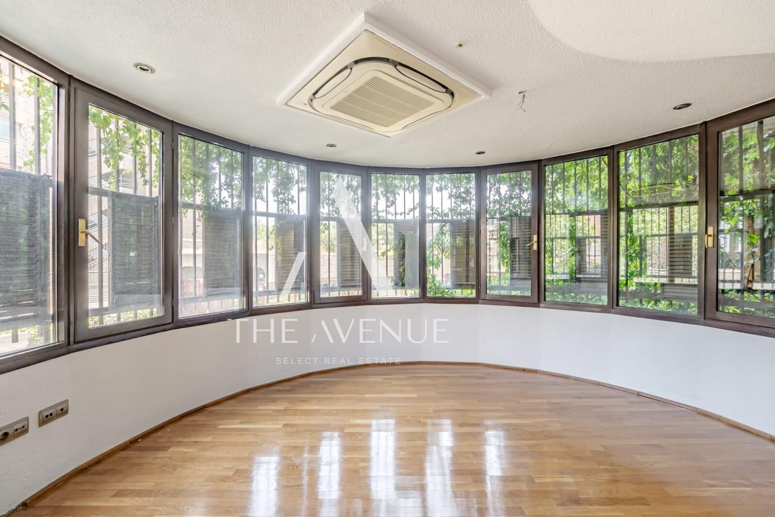 Flat for sale in  Madrid Capital  with Air Conditioner, Private garden and Storage room