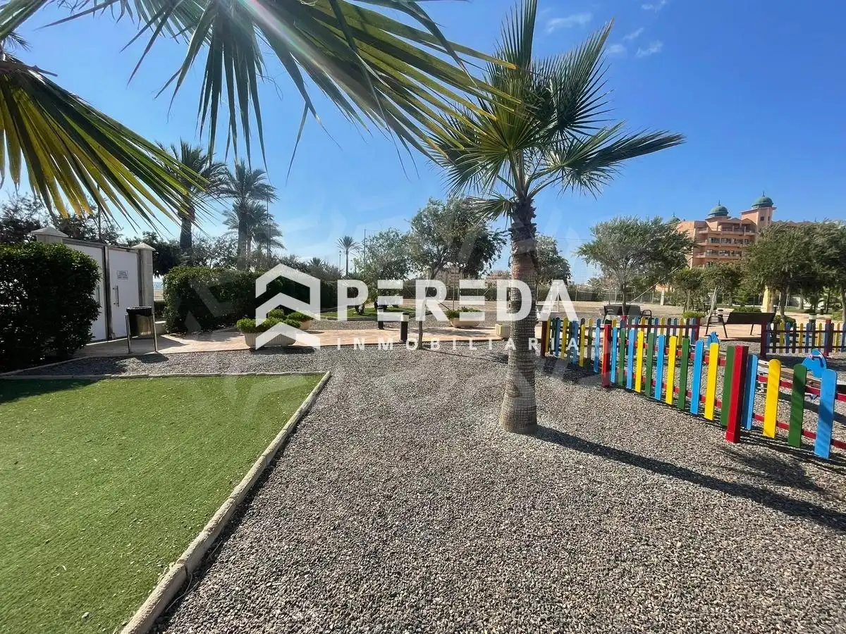Wohnungen zum Verkauf in Roquetas de Mar mit Terrasse, Möbliert und Gemeinschaftspool