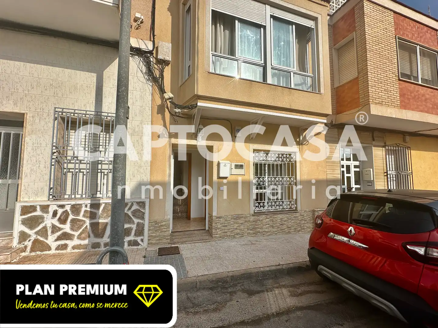 Vista exterior de Casa adosada en venda en Cartagena amb Terrassa i Balcó