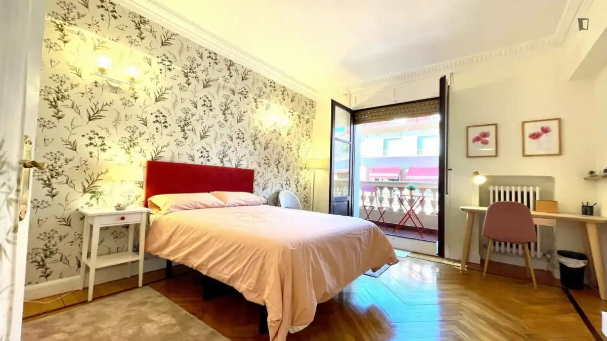 Dormitori de Apartament per a compartir en Bilbao  amb Calefacció, Moblat i Forn